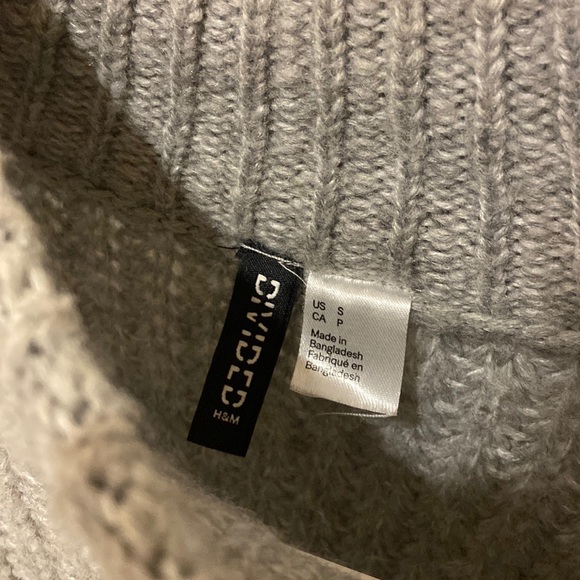 H&M Cropped Knit Sweater - Picture 3 of 3